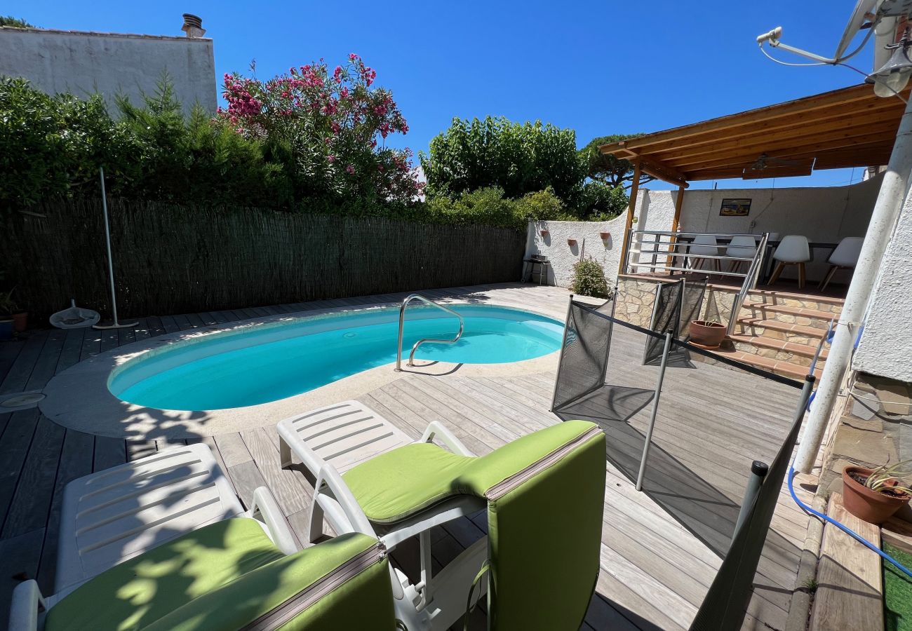 Casa adossada en Torroella de Montgri - Martinet Pati Blau amb piscina privada