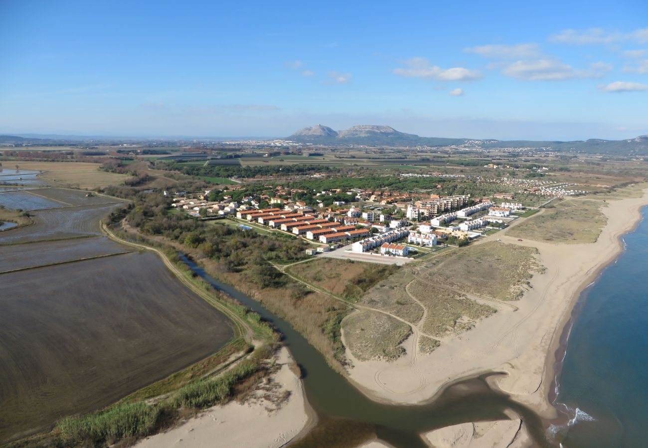 Casa adossada en Torroella de Montgri - Casa amb garatge prop de la platja