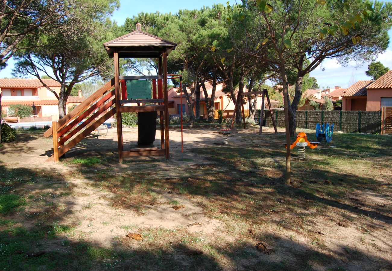 Casa adossada en Torroella de Montgri - Casa 124126 amb jardí privat i piscina comunitària a prop de la platja