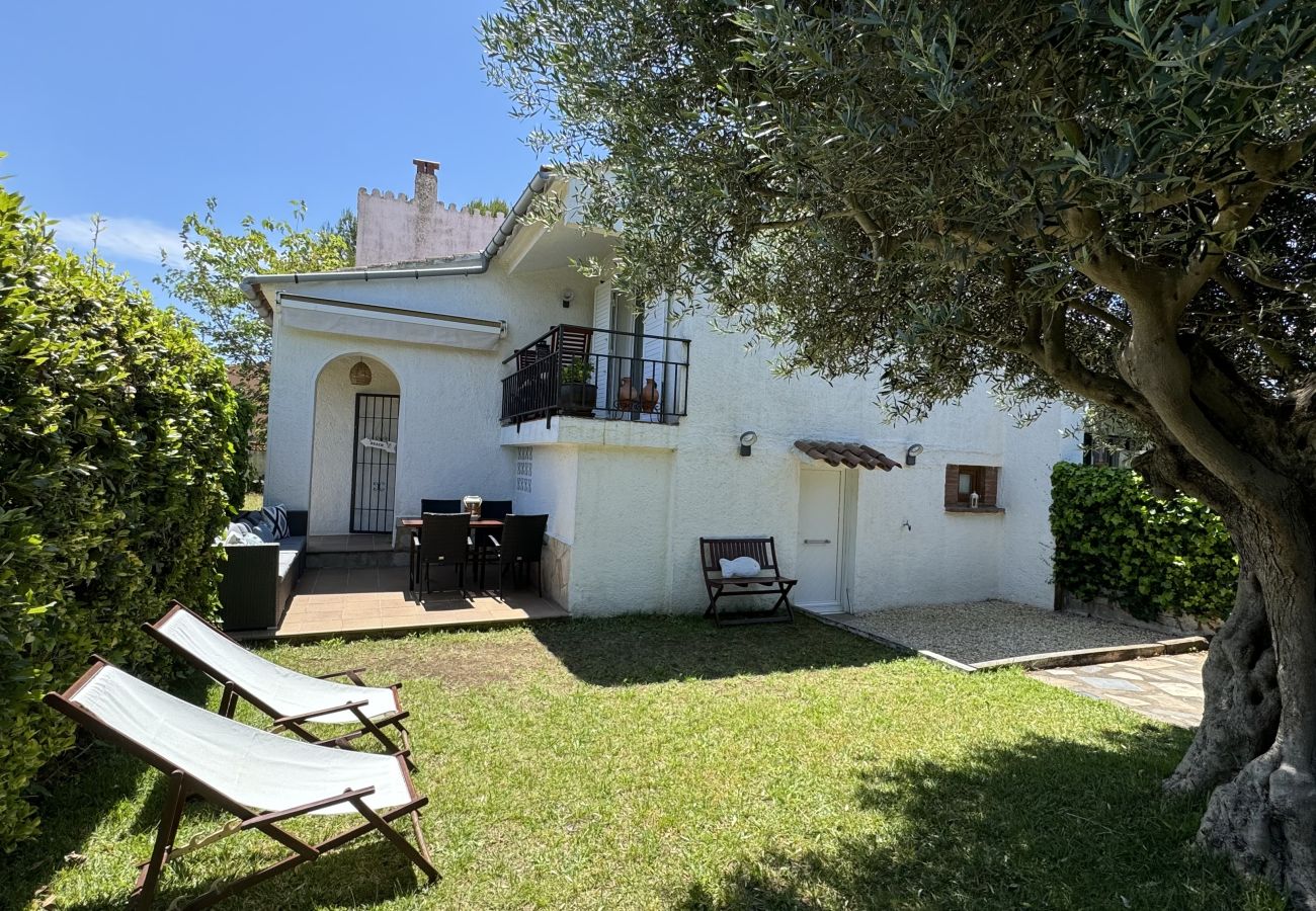 Casa adossada en Torroella de Montgri - Casa renovada Nº 44 amb jardí privat a prop de la platja