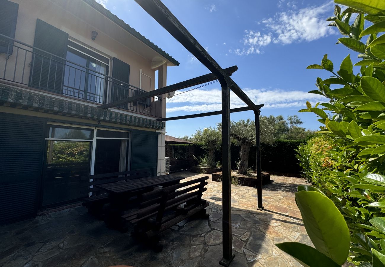 Casa adossada en Torroella de Montgri - Casa cantonera renovada amb jardí, nº 58