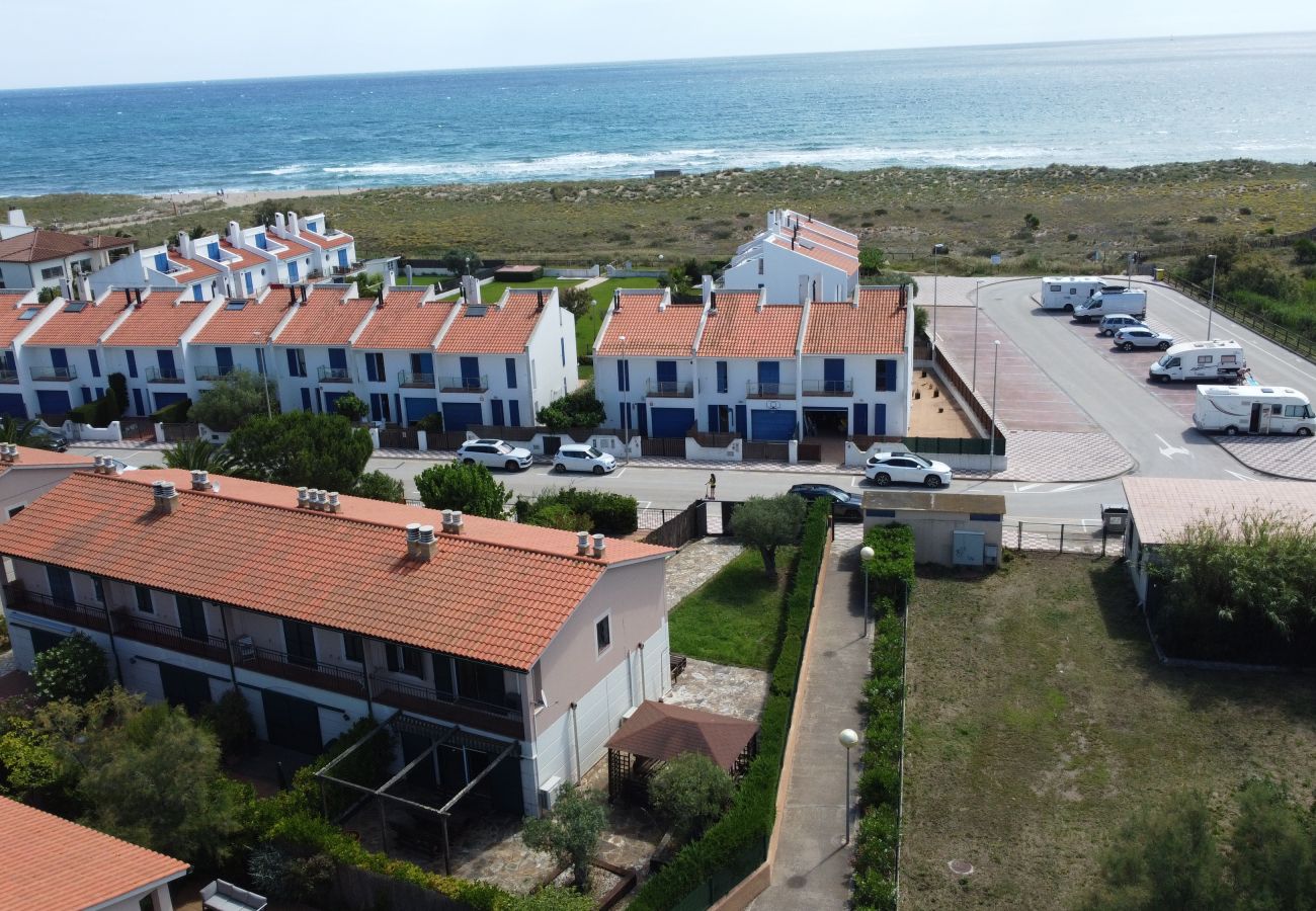 Casa adossada en Torroella de Montgri - Casa cantonera renovada amb jardí, nº 58