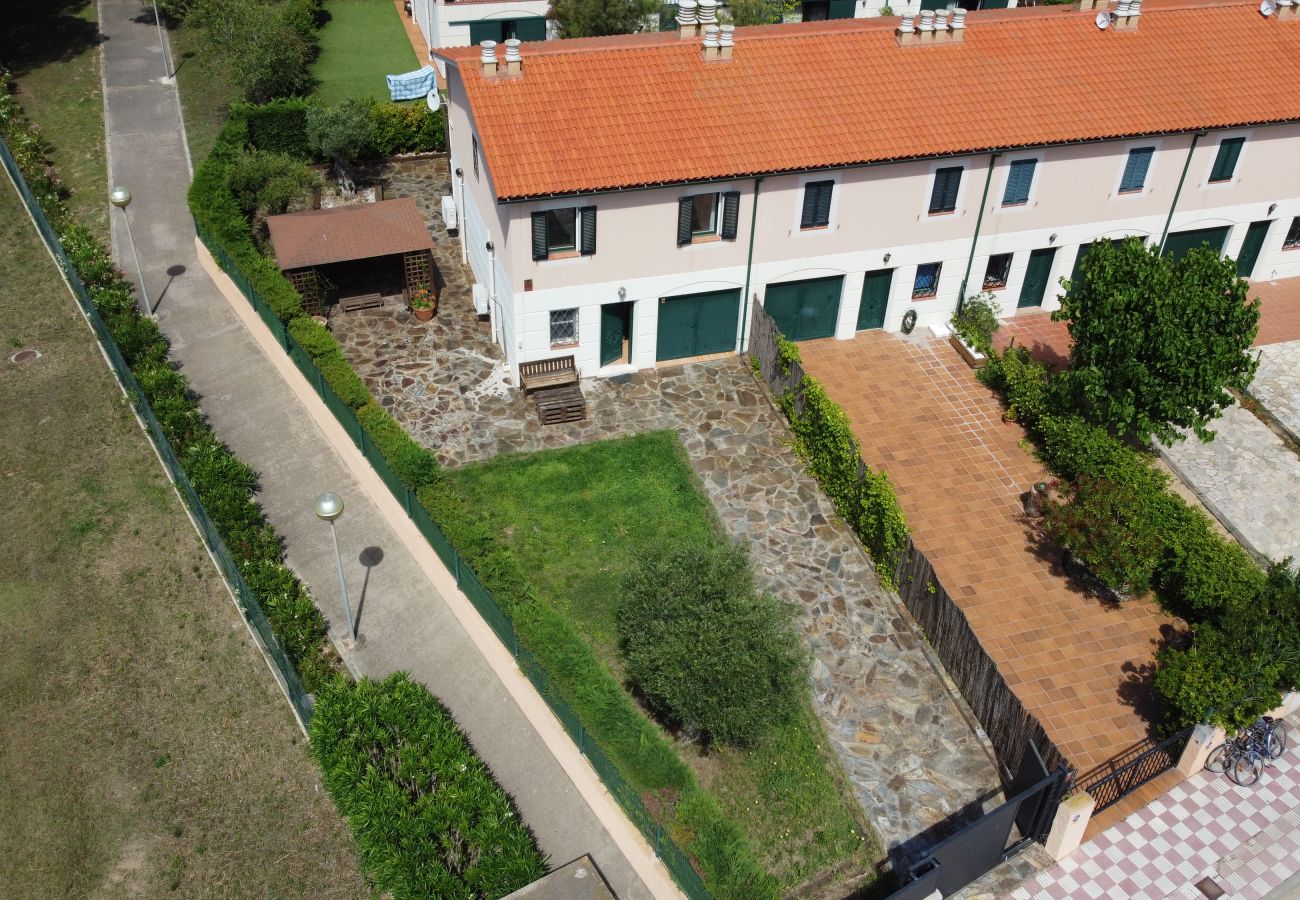 Casa adossada en Torroella de Montgri - Casa cantonera renovada amb jardí, nº 58