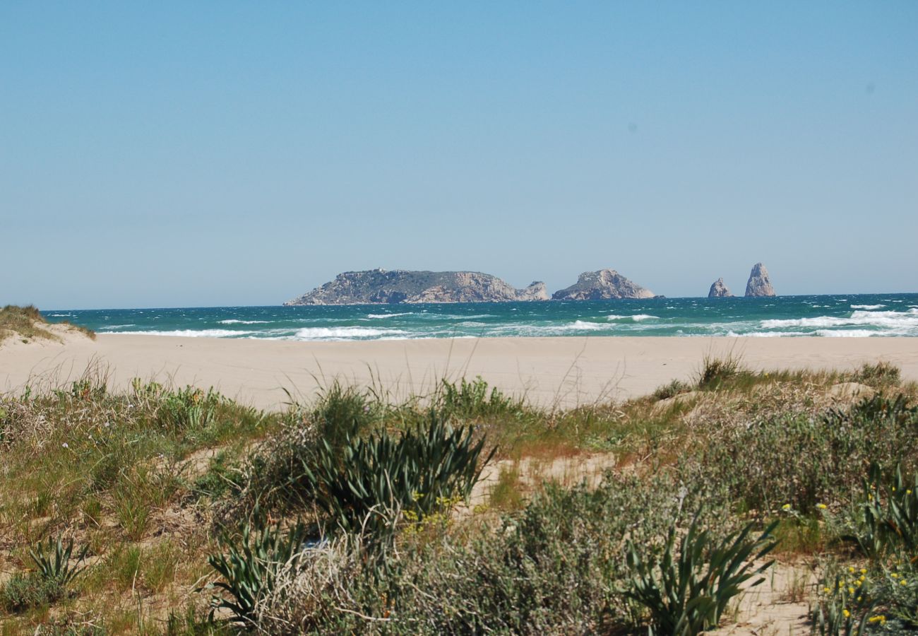 Casa adossada en Torroella de Montgri - Garsa 3: Casa per reformar a la Costa Brava amb jardí i aparcament