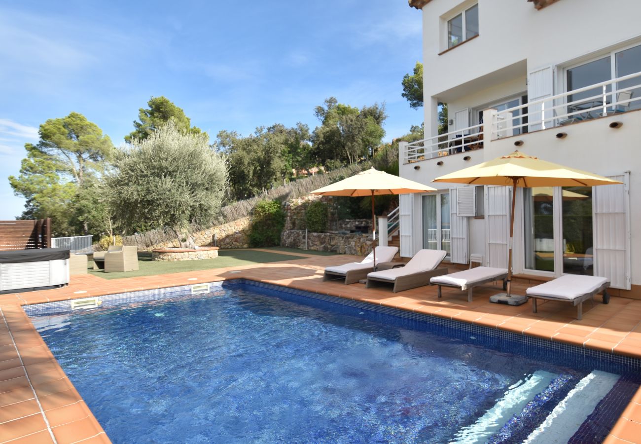 Ferienhaus in Pals - Freistehende Villa mit Aussicht und Pool in Pals