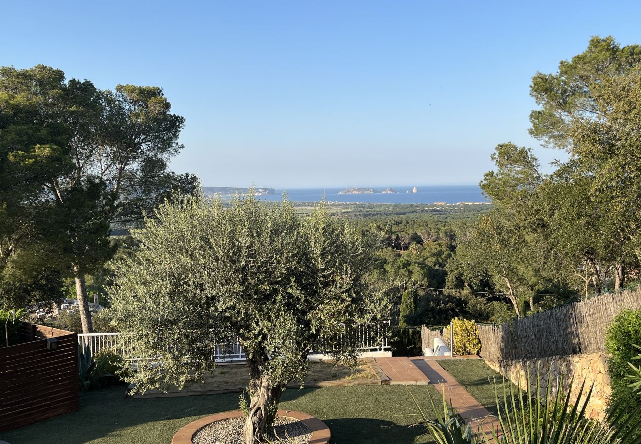 Ferienhaus in Pals - Freistehende Villa mit Aussicht und Pool in Pals