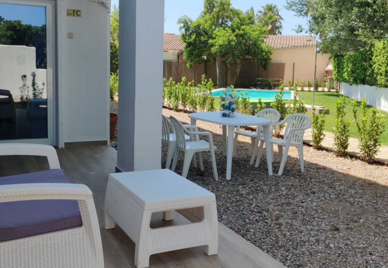 Ferienwohnung in Torroella de Montgri - TER B1C - Renoviert mit Garten und Pool 