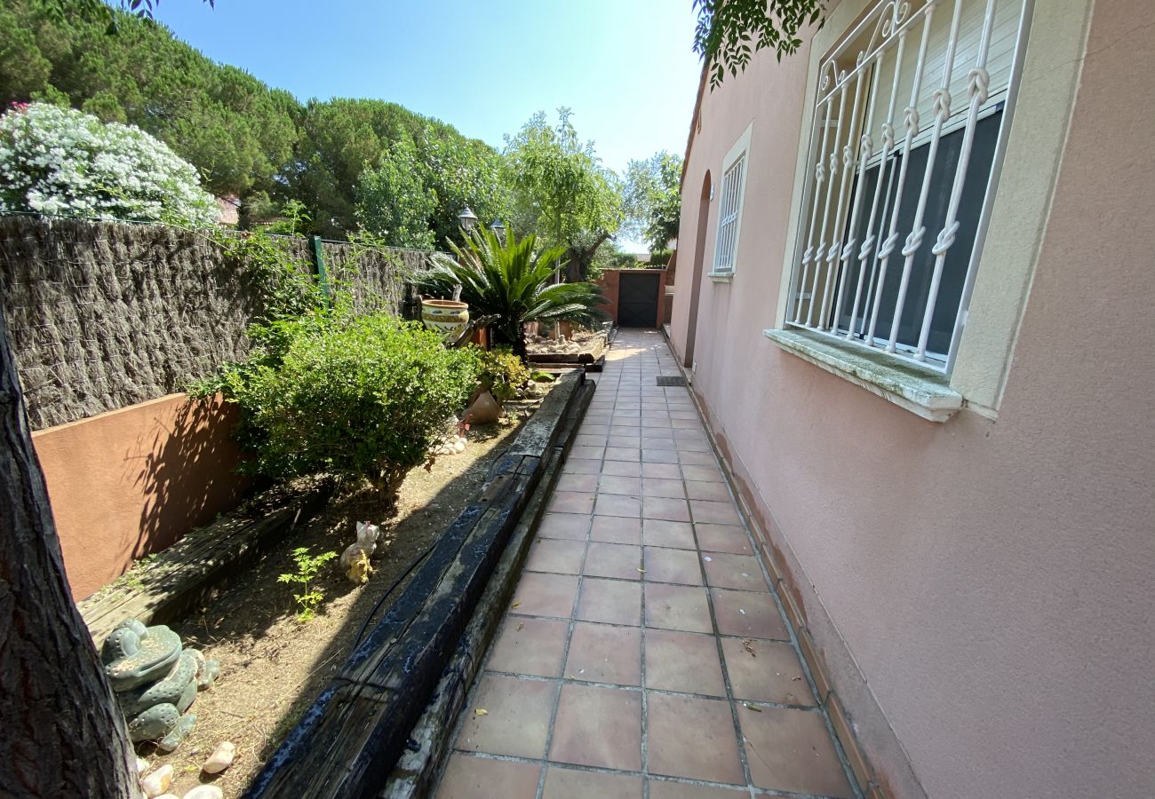 Ferienhaus in Torroella de Montgri - Daró 2D 167 - Gemeinschaftspool, Eckhaus, Klimaanlage