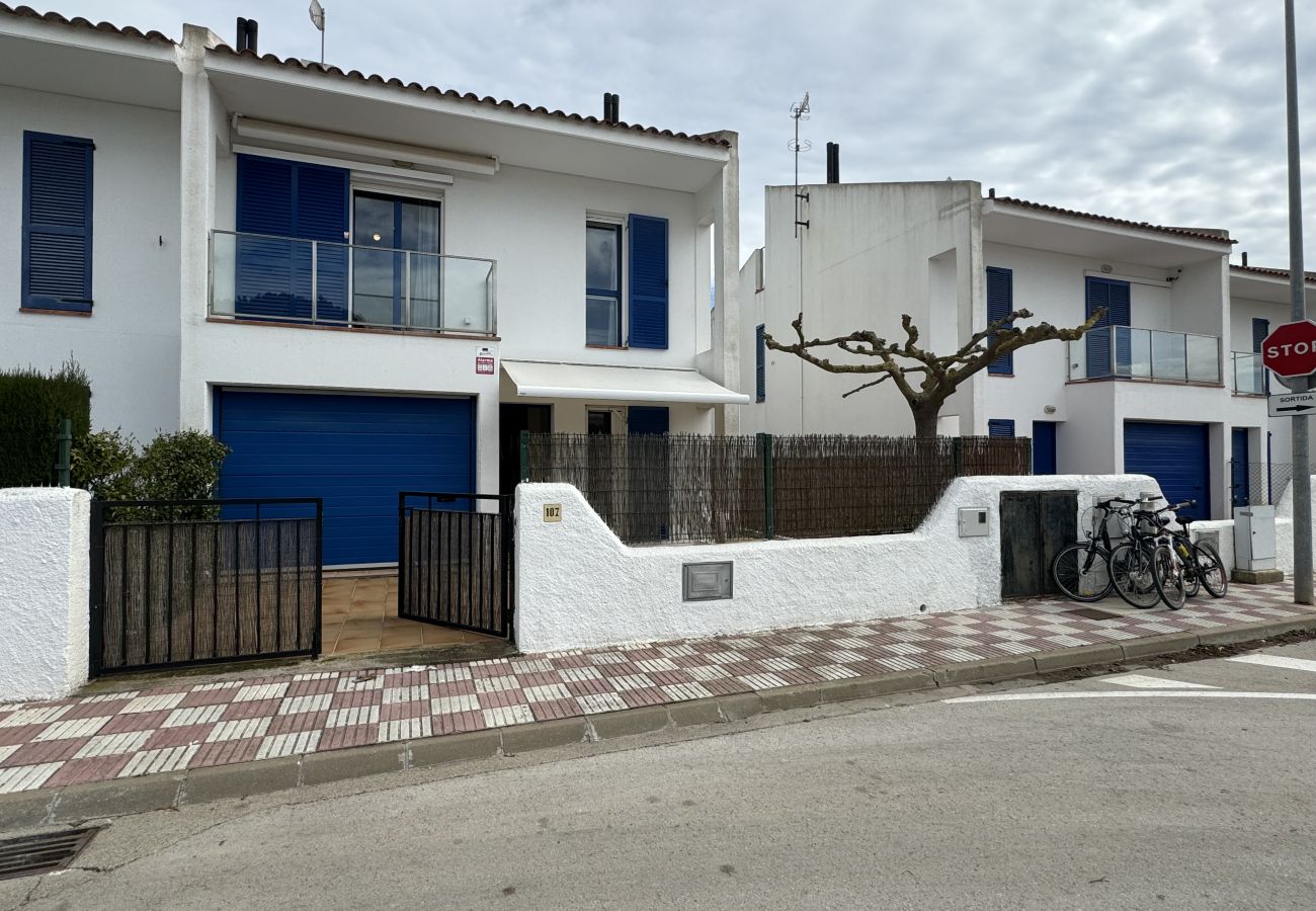 Stadthaus in Torroella de Montgri - Les Dunes 107 - 60 m vom Strand entfernt, Klima,  Pool und Garten