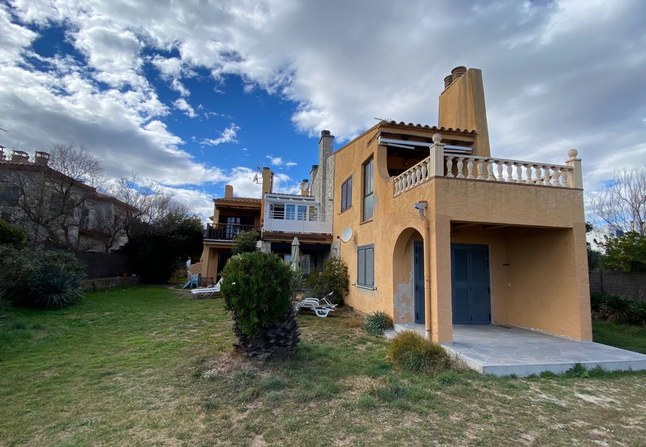 Appartement in Torroella de Montgri - Direct aan het strand met zeezicht