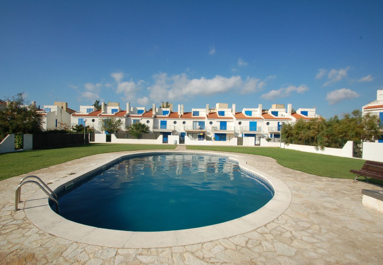 Huis in de stad in Torroella de Montgri - Huis 9 aan het strand met zwembad