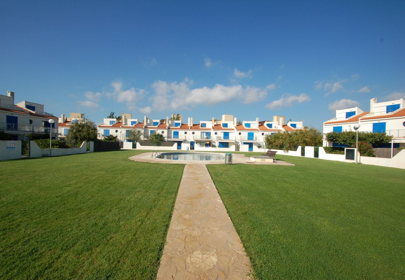 Huis in de stad in Torroella de Montgri - Huis 9 aan het strand met zwembad