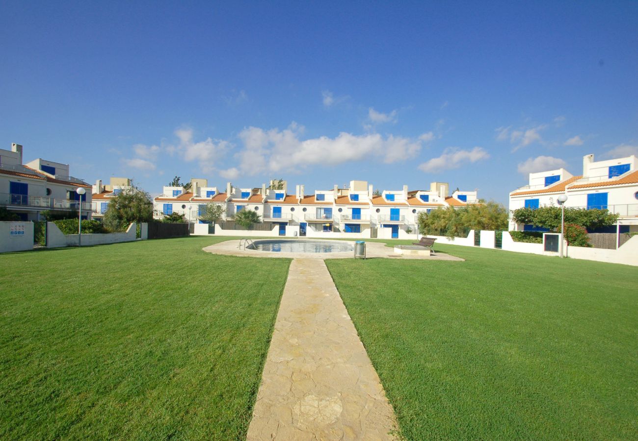 Huis in de stad in Torroella de Montgri - Huis 9 aan het strand met zwembad