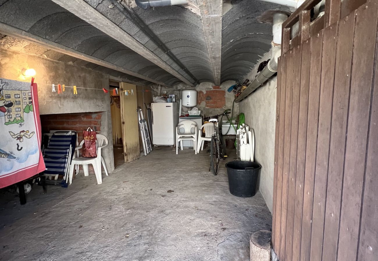 Rijhuis in Torroella de Montgri - Huis nr. 34 vlakbij het strand met tuin en garage