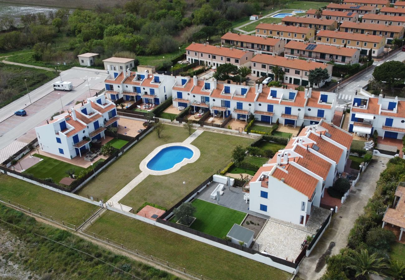 Casa adosada en Torroella de Montgri - Les Dunes 107 - A 60 m de la playa, aire, piscina y jardín