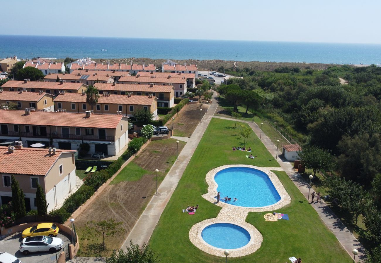 Casa adosada en Torroella de Montgri - Casa con garaje cerca de la playa con piscina comunitaria