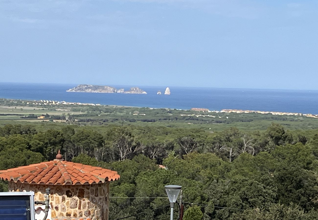 Casa en Pals - Villa independiente con vistas y piscina en Pals