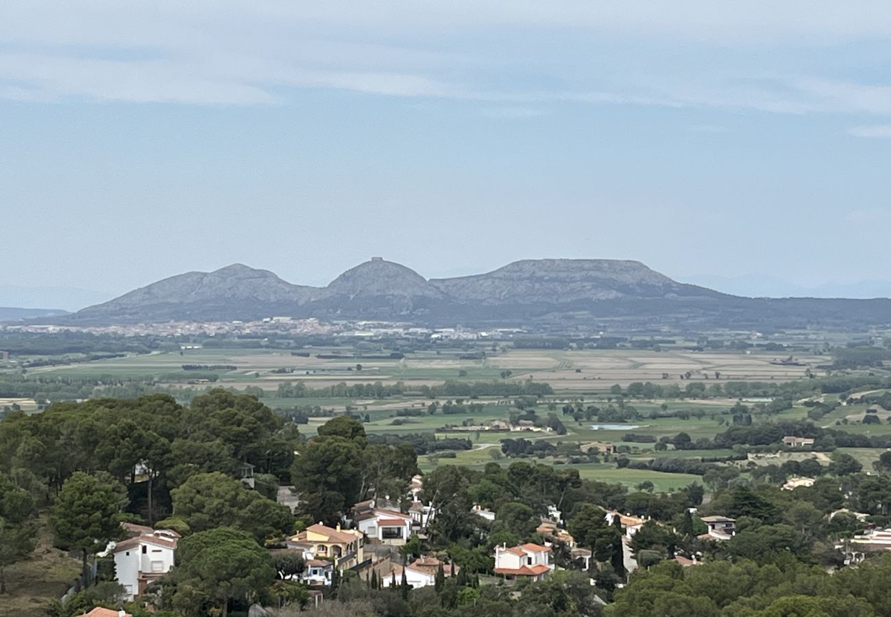 Casa en Pals - Villa independiente con vistas y piscina en Pals