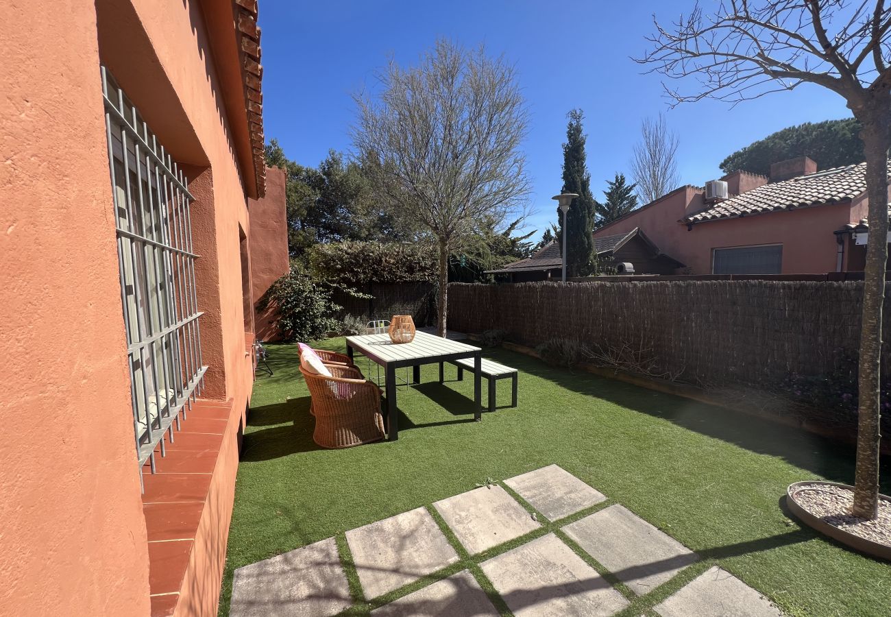 Maison mitoyenne à Torroella de Montgri - Maison 124126 avec jardin privé et piscine communautaire près de la plage