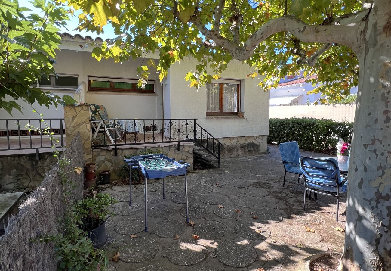 Maison mitoyenne à Torroella de Montgri - Maison n°34 proche de la plage avec jardin et garage