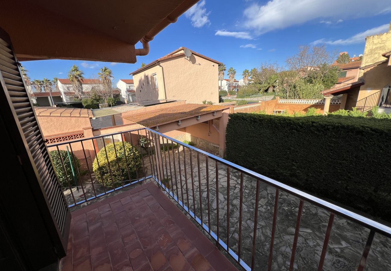 Maison mitoyenne à Torroella de Montgri - Garsa 3 : Maison à rénover sur la Costa Brava avec jardin et parking