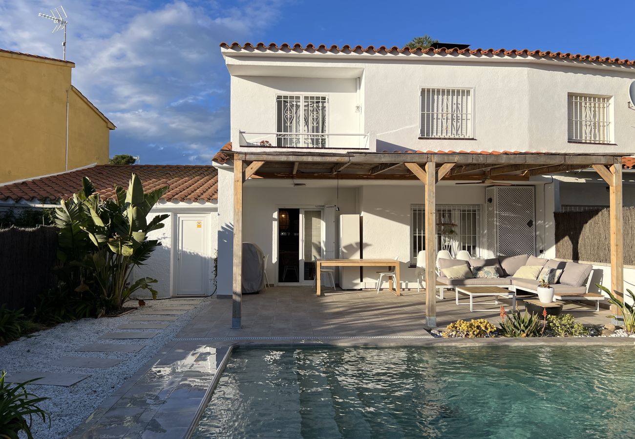 House in Torroella de Montgri - Casa Surf - Private Pool, Aircon, close to the beach