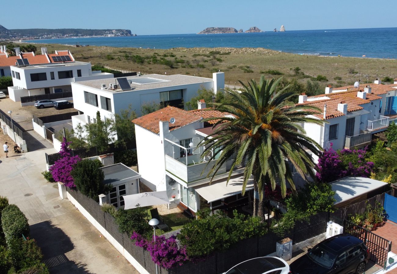 House in Torroella de Montgri - Casa Triana - 40 meters from the beach, aircon and parking