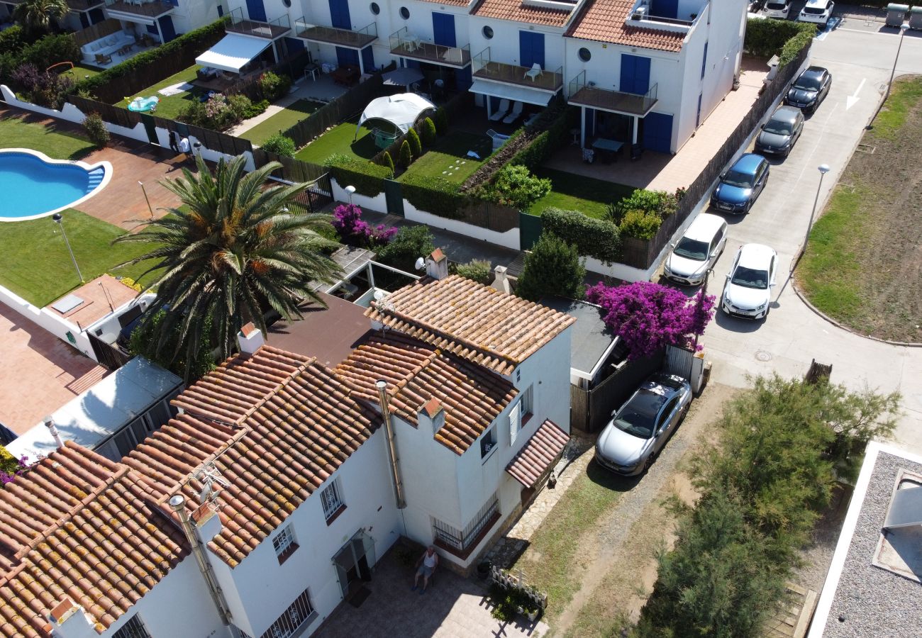 House in Torroella de Montgri - Casa Triana - 40 meters from the beach, aircon and parking