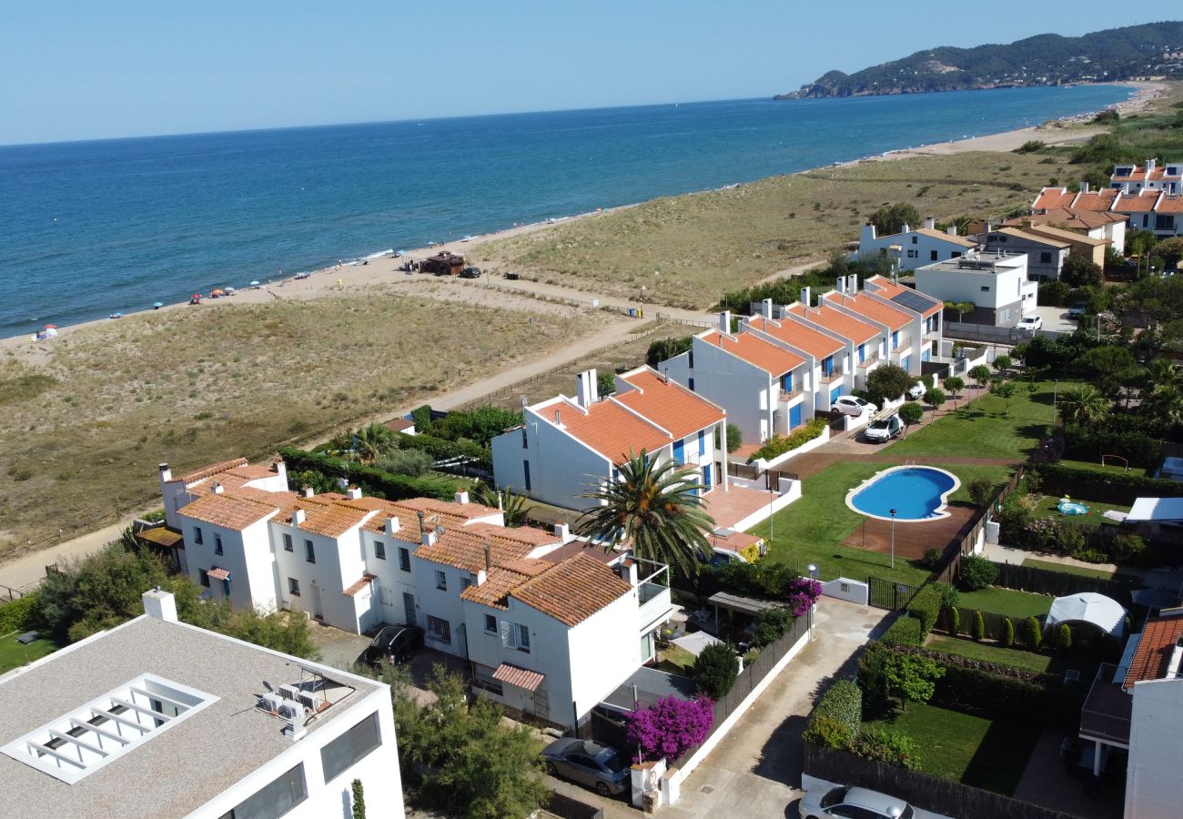 House in Torroella de Montgri - Casa Triana - 40 meters from the beach, aircon and parking